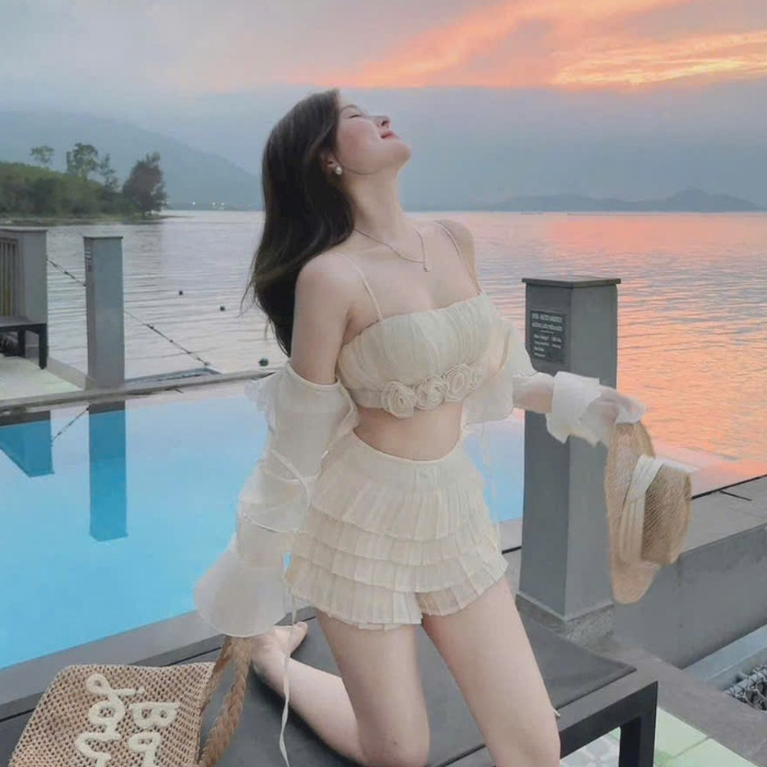 Set đồ đi biển Bộ áo croptop cúp ngực phối tay voan kèm chân váy ngắn tầng đi biển