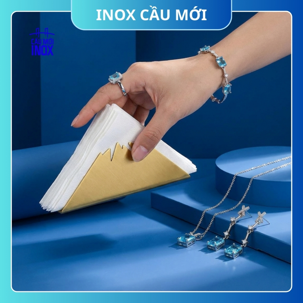 Khay đựng giấy ăn inox cao cấp, hình tam giác sang trọng giúp bày trí đẹp mắt trên bàn ăn