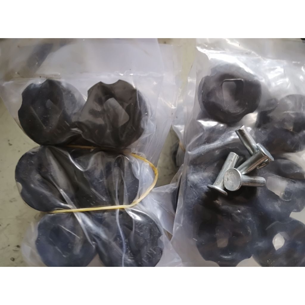 cao su nồi +6 đinh tán(chuồng heo) các loại xe.