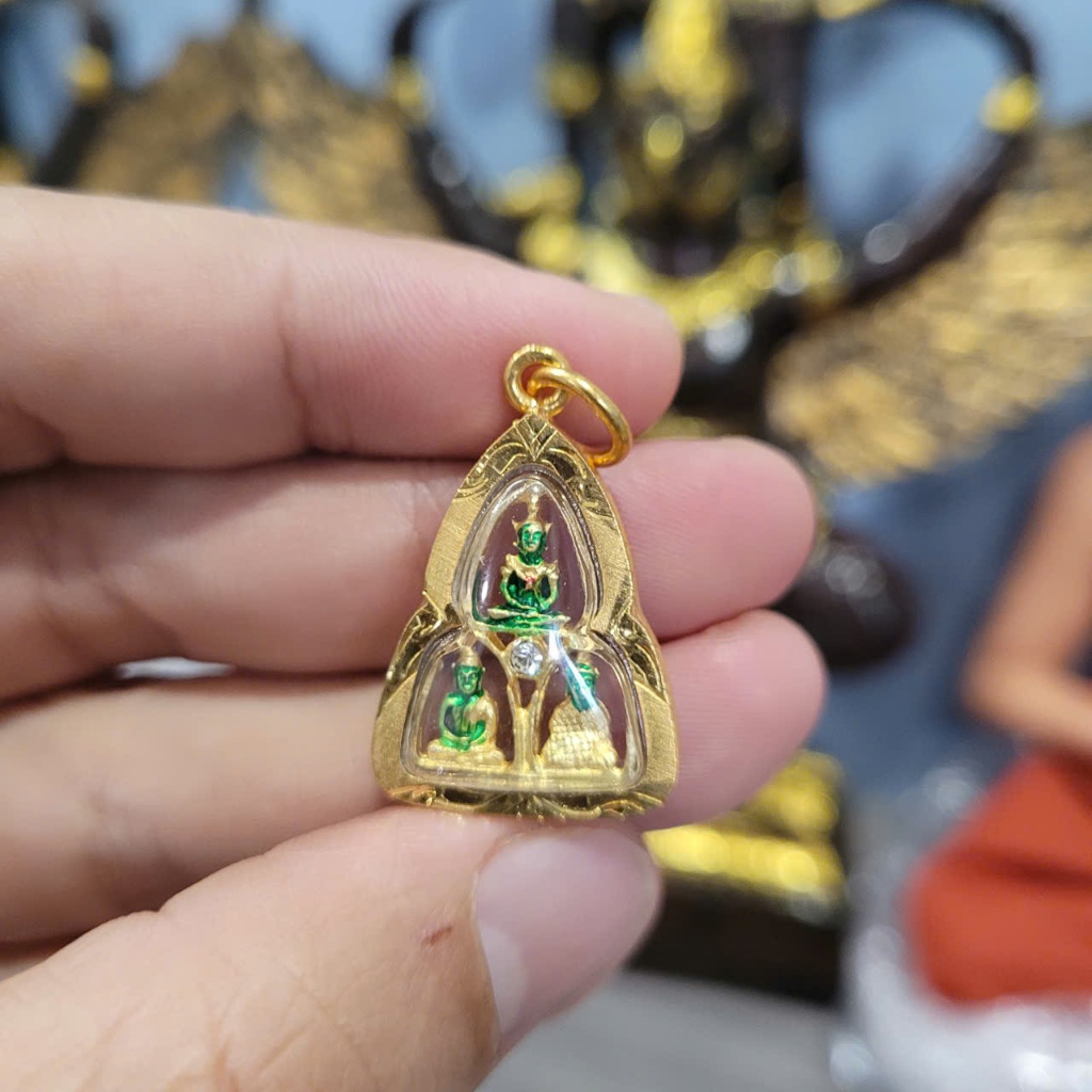 Mặt Dây Chuyền Nghệ Thuật Mặt Phật Nhỏ Gọn Khung Mạ Vàng Mang Lại Cảm Giác Thư Thái 2.2cm