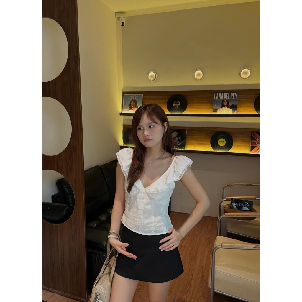 Áo Cổ V Viền Bèo Form Ôm Dáng Lửng Ren Thô Trắng Ngắn Tay LABEL TOP SAN Clothings - P199