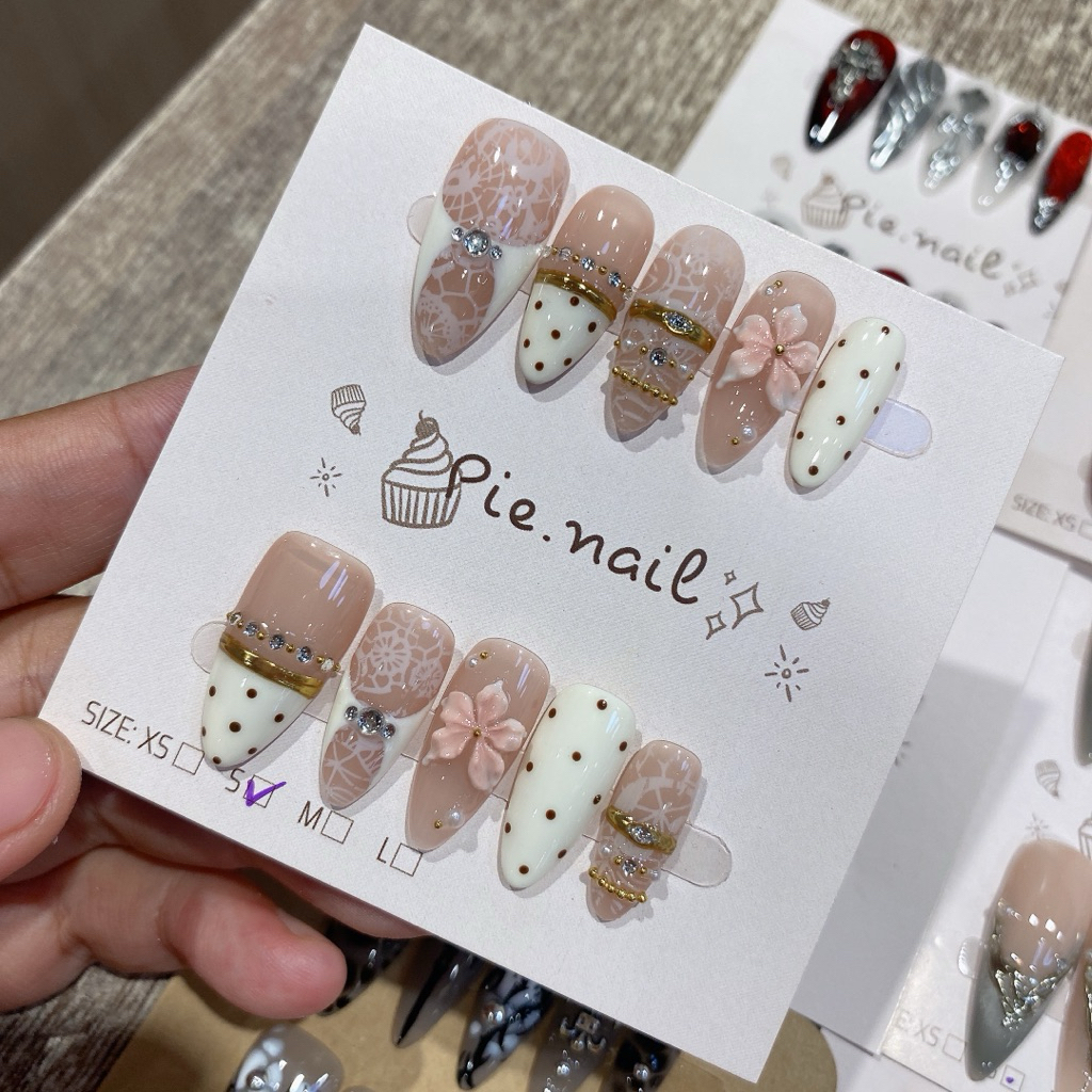 502. nailbox ren tráng vàng, trắng kem