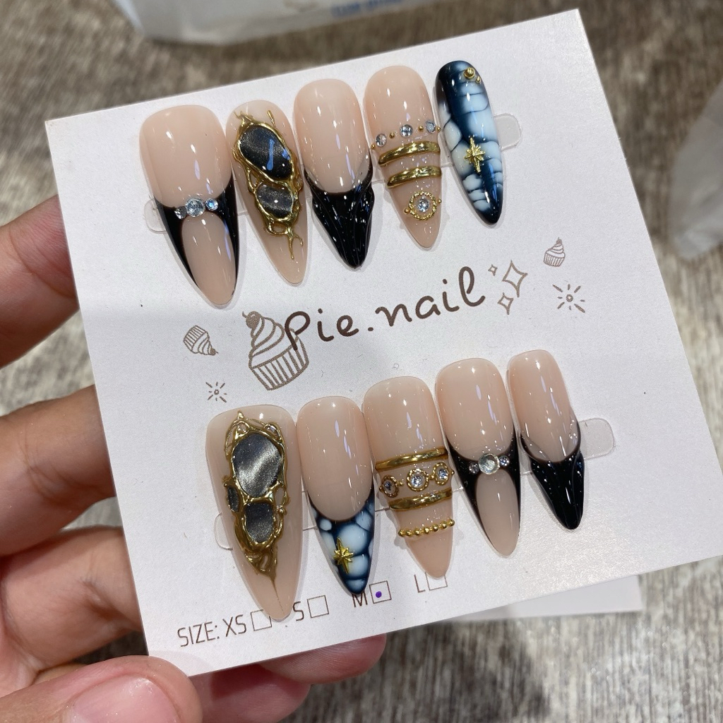 500. nailbox đen, mắt mèo đen tráng vàng đậm