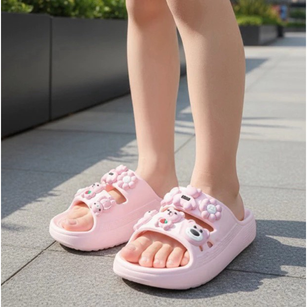 Dép bánh mì 2 quai thời trang hình charm búp bê gấu dễ thương mềm nhẹ êm chân cho bé gái