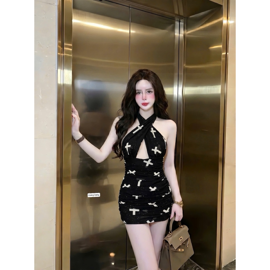 Váy body lưới cổ yếm chéo ngực hoạ tiết xinh lắm