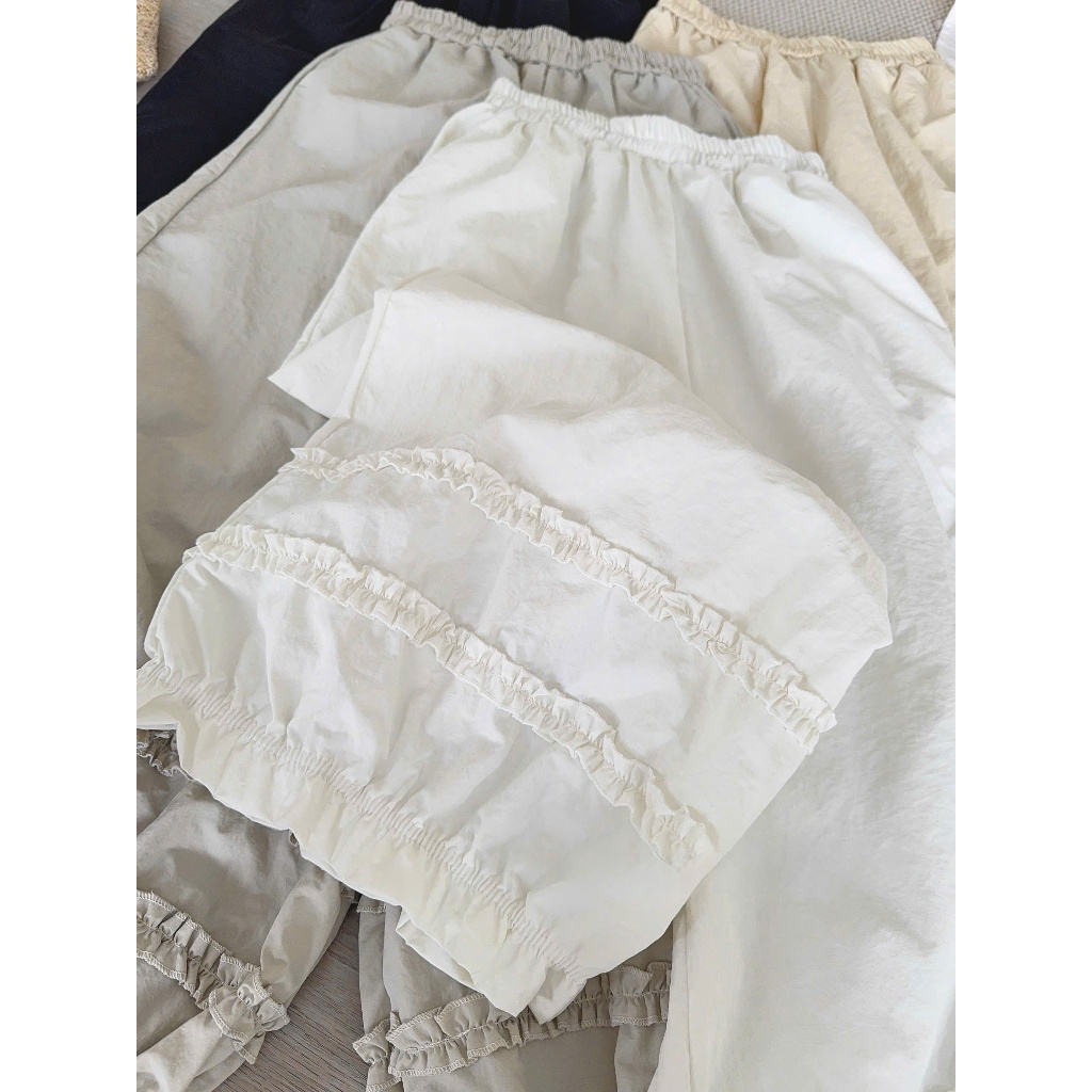 Lulu Pants (TSW) Quần gió phồng trắng viền bèo bo gấu Nữ the.sweaterweather