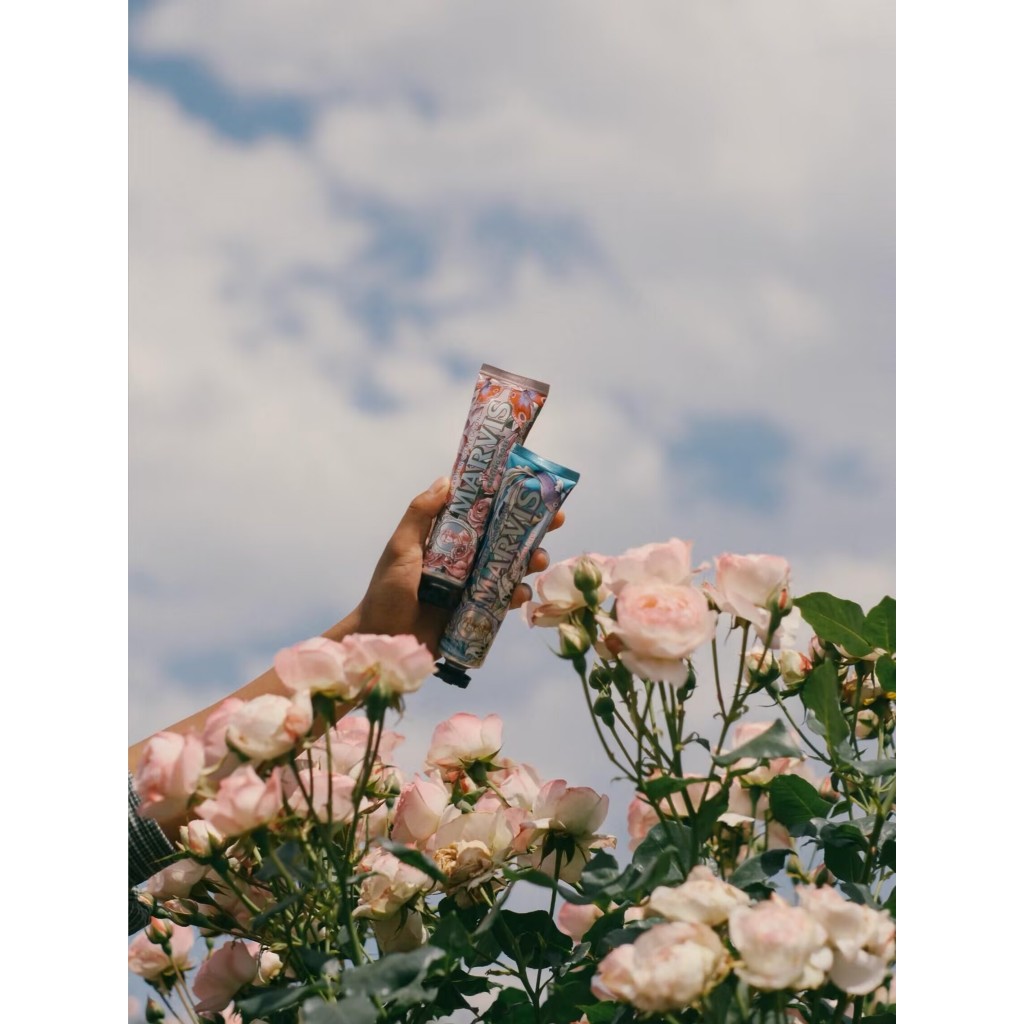 Kem đánh răng Marvis Kissing Rose 75ml Bộ sưu tập Garden