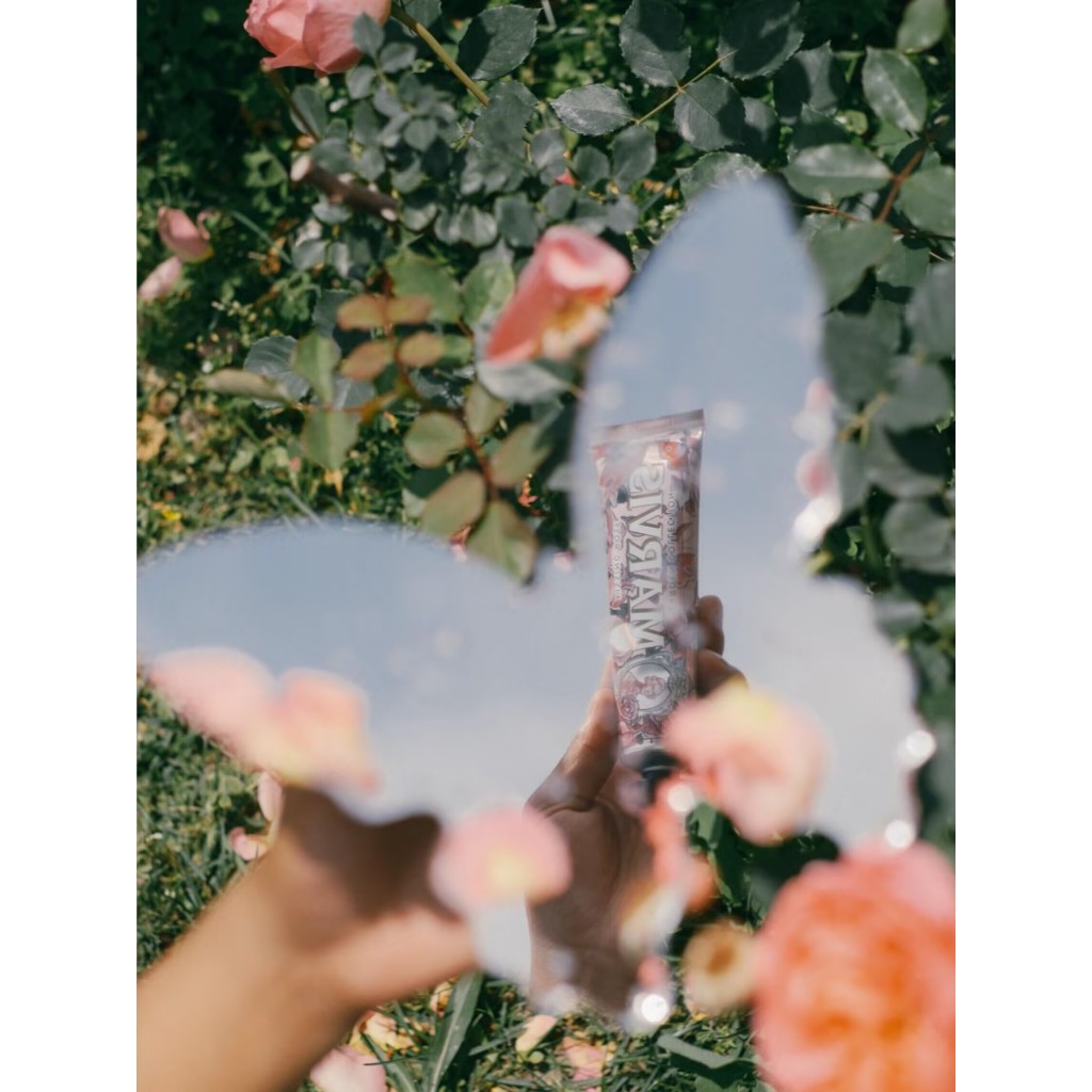 Kem đánh răng Marvis Kissing Rose 75ml Bộ sưu tập Garden