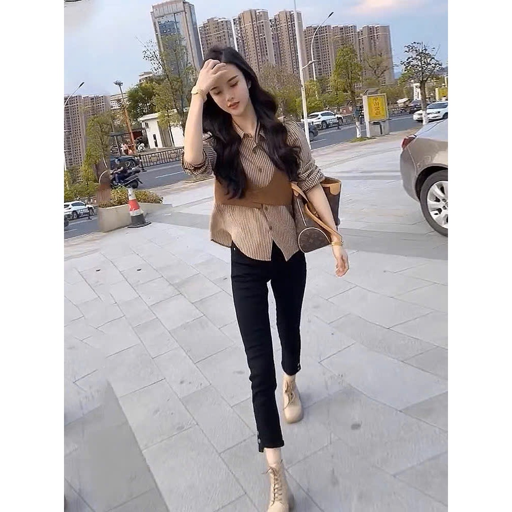 [Élan Sweet] Áo Sơ Mi Kẻ Dài Tay Phối Gile Croptop, Áo Nữ Phối Layer Phong Cách Hàn Quốc Thanh Lịch Công Sở Đi Chơi