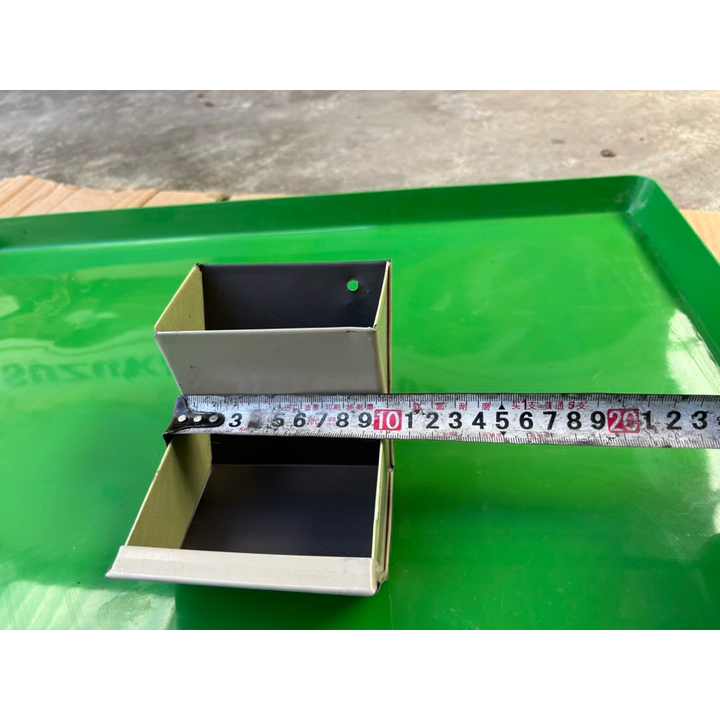 Máng ăn cám cho thỏ 10cm tôn dày(Shop mới bán rẻ lấy tương tác mong các bác ủng hộ)