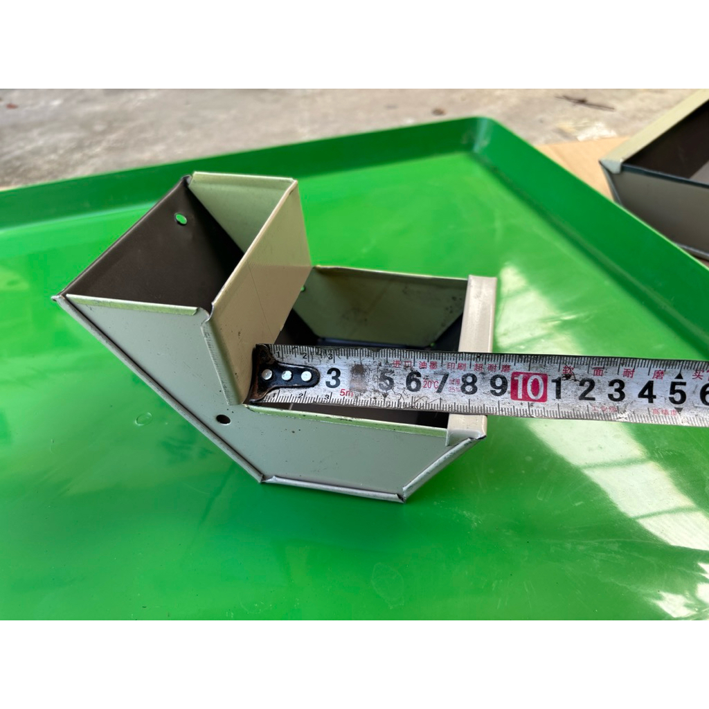 Máng ăn cám cho thỏ 10cm tôn dày(Shop mới bán rẻ lấy tương tác mong các bác ủng hộ)