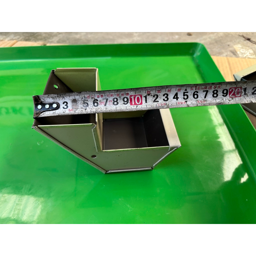 Máng ăn cám cho thỏ 10cm tôn dày(Shop mới bán rẻ lấy tương tác mong các bác ủng hộ)