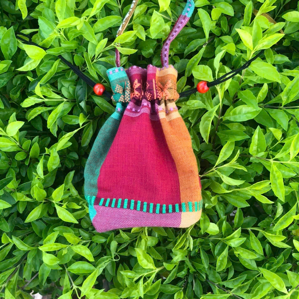 Túi rút mỹ phẩm thổ cẩm dáng bầu có quai xách handmade