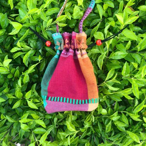 Túi rút mỹ phẩm thổ cẩm dáng bầu có quai xách handmade