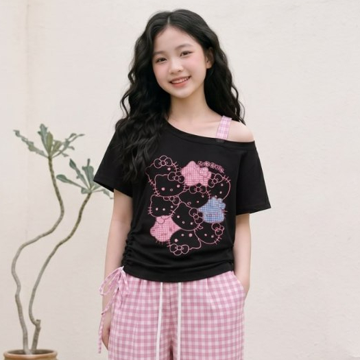 Áo kitty nhỏ vai lệch mix dây caro cho bé gái size đại BEESHOP H26086