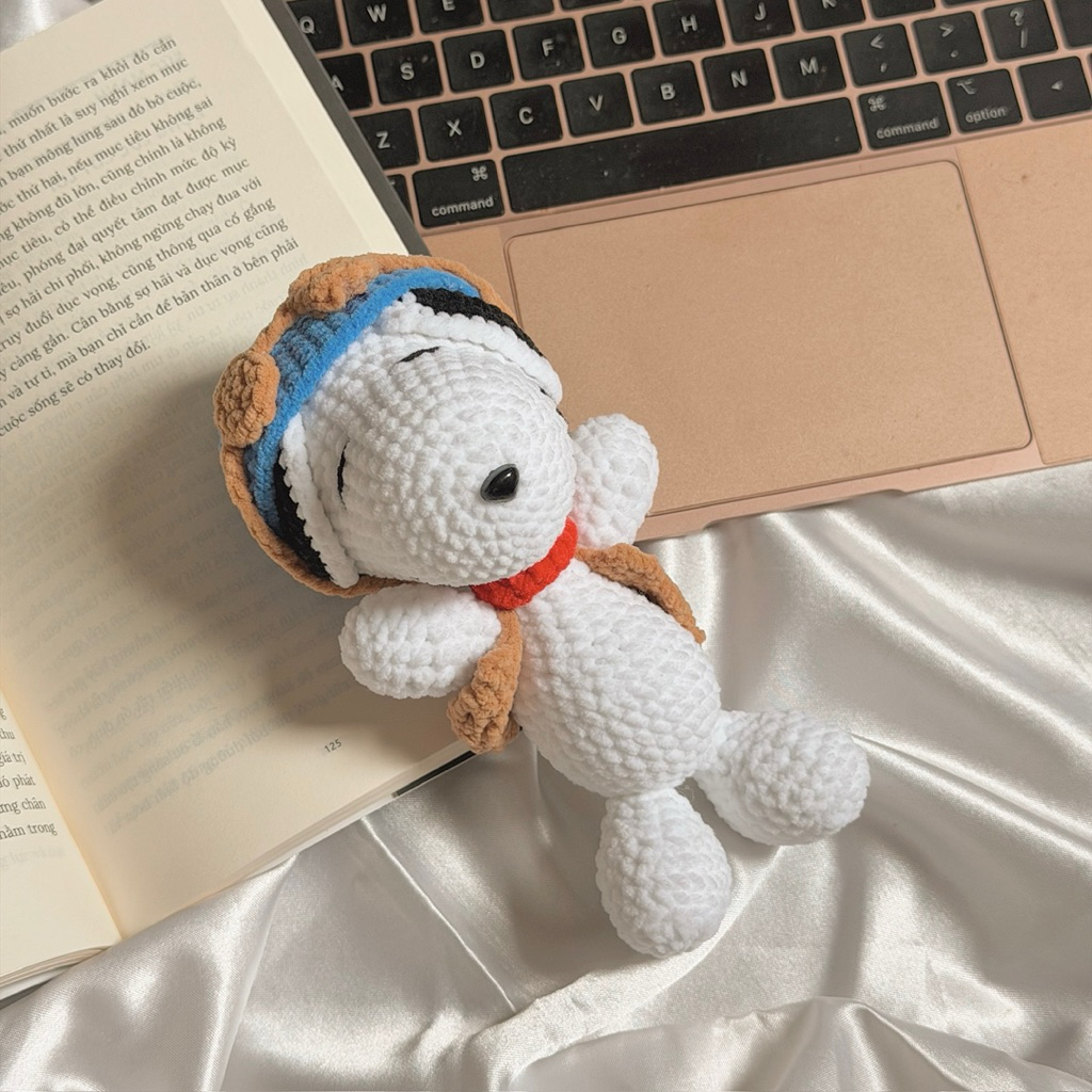 Móc Khoá Len Nhung Snoopy Đội Mũ Tốt Nghiệp Đeo Balo Đi Săn Handmade Màu Pastel Quà Tặng Dễ Thương Độc Đáo
