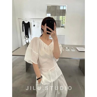 Áo Linen Cổ V Cutout Sau Phối Dây Buộc Phong Cách Basic Thanh Lịch