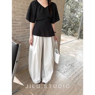 Áo Linen Cổ V Cutout Sau Phối Dây Buộc Phong Cách Basic Thanh Lịch