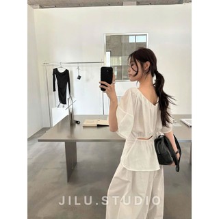 Áo Linen Cổ V Cutout Sau Phối Dây Buộc Phong Cách Basic Thanh Lịch