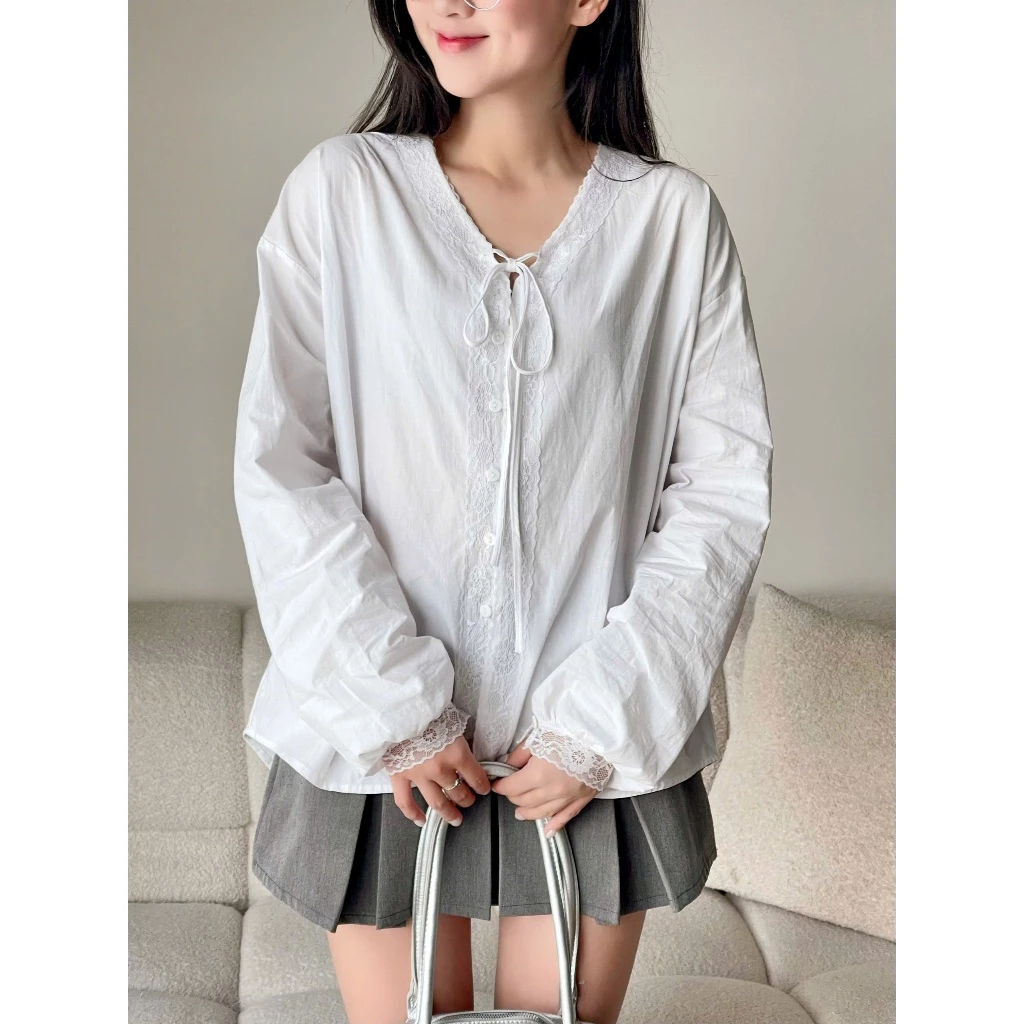 Áo sơ mi cổ V viền phối ren nẹp trơn Miha Studio
