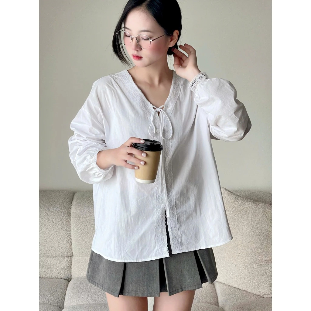 Áo sơ mi cổ V viền phối ren nẹp trơn Miha Studio