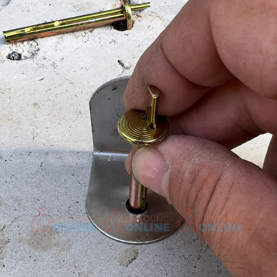 Tắc kê thép chân nở đầu đinh dùng búa đóng cho lỗ khoan tường bê tông treo đồ vật