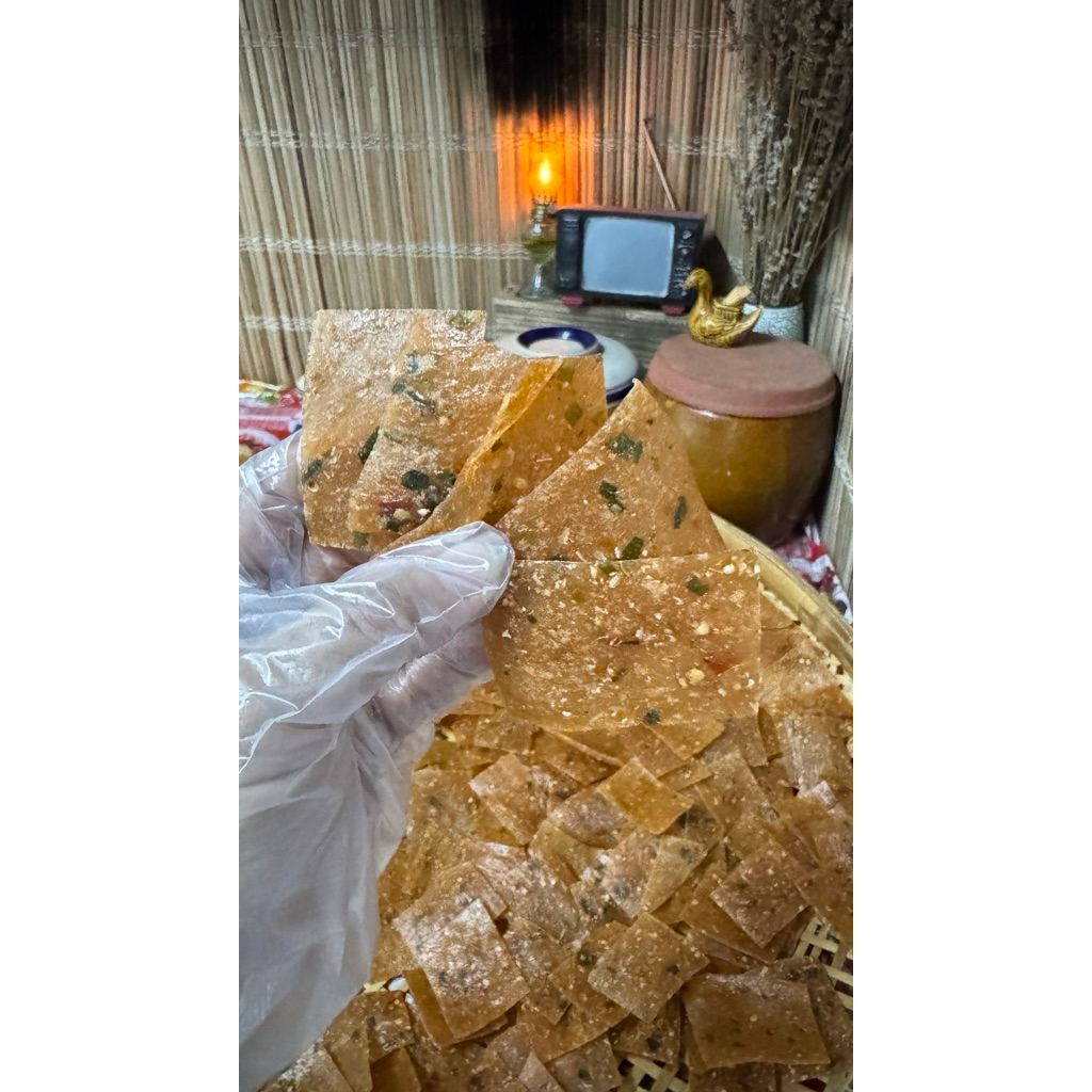 Bánh Phồng Tôm Tươi Đặc Biệt Hương Vị Hành 50% Thịt Tôm Cô Trang Miền Tây Năm Căn Cà Mau Túi 500gram Mua 2 Túi Sẽ Có Quà