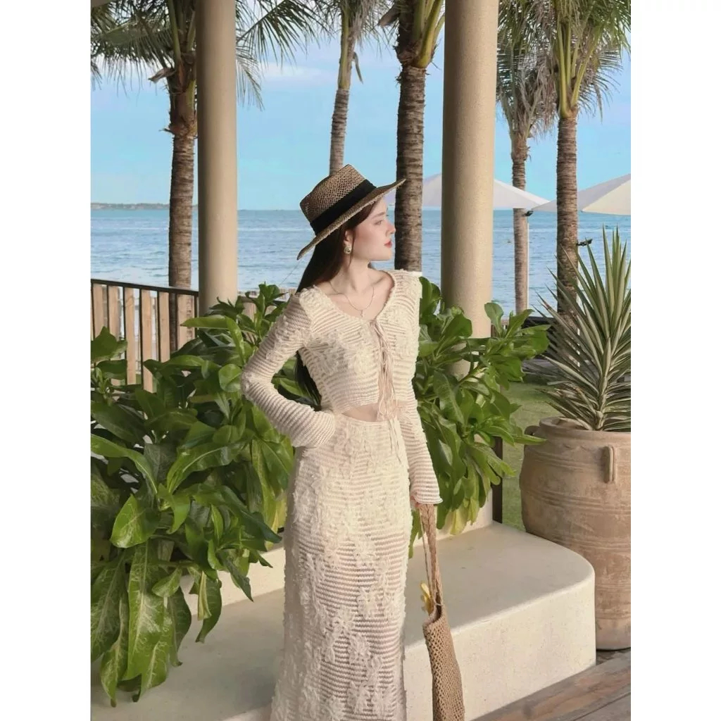 Set bộ nữ đi biển áo croptop buộc nơ chân váy maxi dài thun tơ dệt hoa nổi phong cách nàng thơ HCOM25859