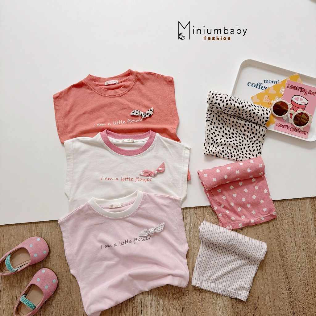 Set bộ cộc tay bé gái tay in chữ đính nơ Miniumbaby mix quần suông lửng, chất cotton mềm mát SB2698