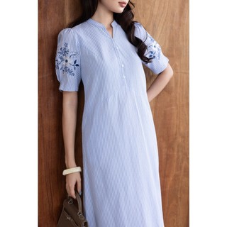 SWANLAKE | Váy Đầm Nữ Midi Suông Vải Cotton Sọc Thêu Hoa Cổ Trụ Cài Nút Tay Ngắn Dạo Phố Hè D13623