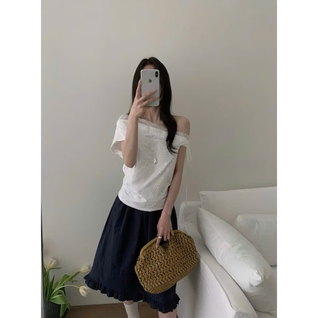 Áo sơmi phối ren lệch vai hàng QC chất ren thô boi 5691 A216