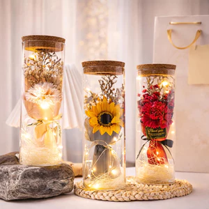 Bộ Hoa Hồng Bất Tử Mini Kèm Đèn LED & Túi Quà – Quà Tặng Valentine, 8/3 Cho Người Bạn Yêu Thương