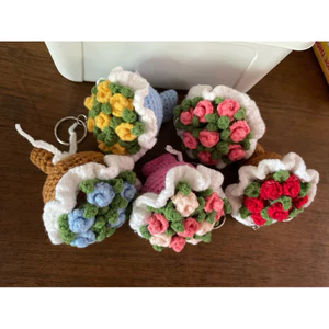 Móc khó Bó hoa mini bằng len chọn màu nhắn shop