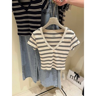 Áo Thun Nữ Croptop Kẻ Ngang Cổ V Dáng Ngắn QCCC Cao Cấp