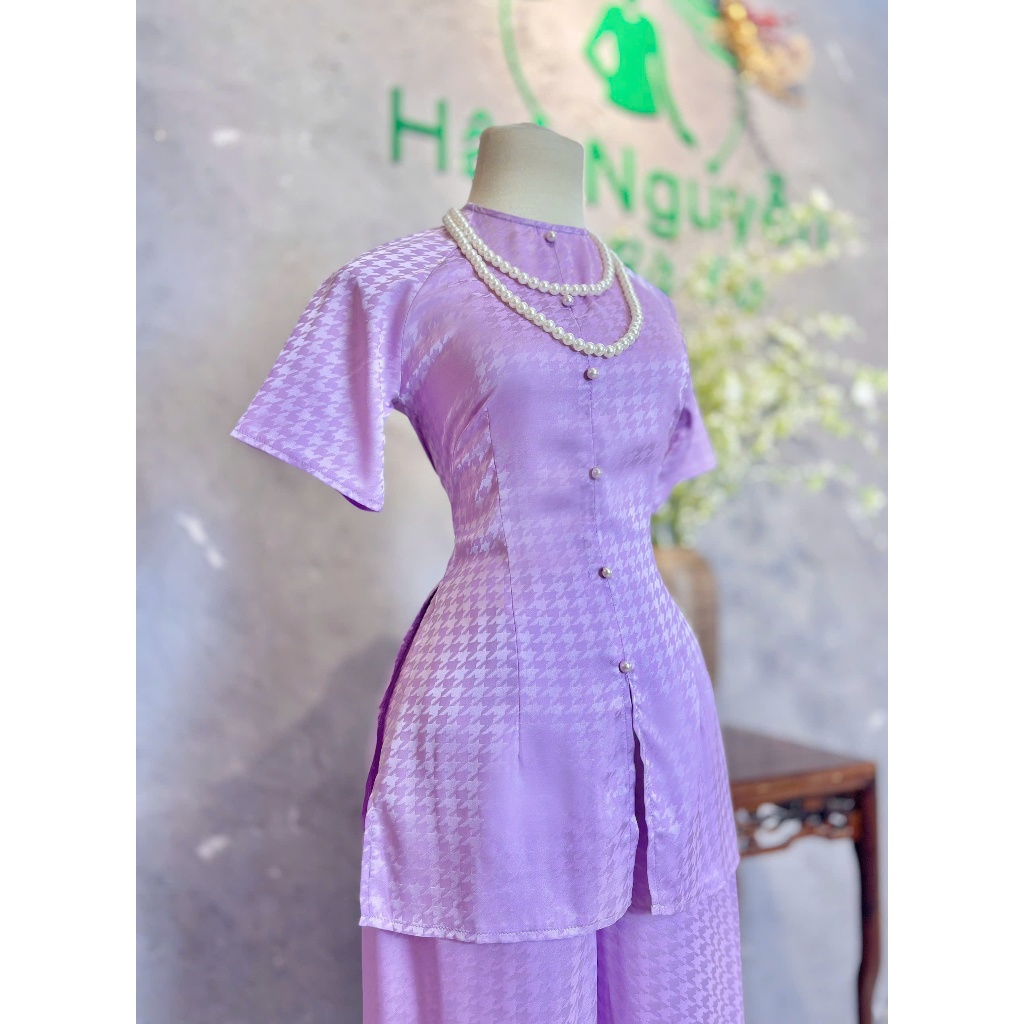 Hân Nguyễn Áo Bà Ba- B.A200 - (FORM DÁNG DÀI) Bộ Bà Ba Gấm Hoạ Tiết Dệt Nổi Tay Ngắn Dây Kéo Nút Ngọc Trai