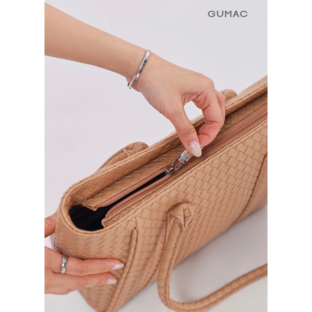 Túi xách nữ dáng ngang GUMAC form đứng chất liệu da giả mịn lì quai mềm thoải mái TXG05033