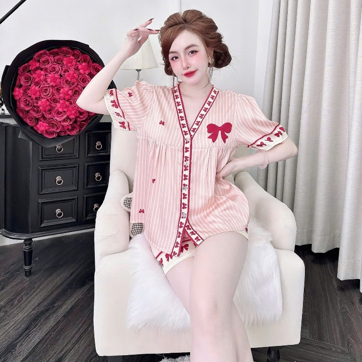 Bộ Pijama Đùi Cổ Y Viền Hoạt Tiết Baby Doll Gingi Dưới 60Kg - TD 1590 | BigBuy360 - bigbuy360.vn