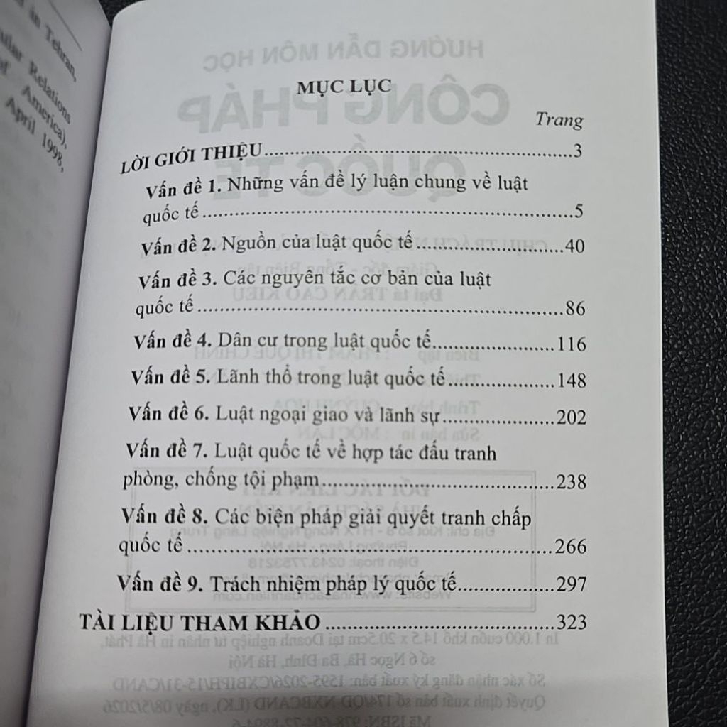 Sách - Hướng dẫn môn học Công pháp quốc tế (NXB Công an nhân dân)