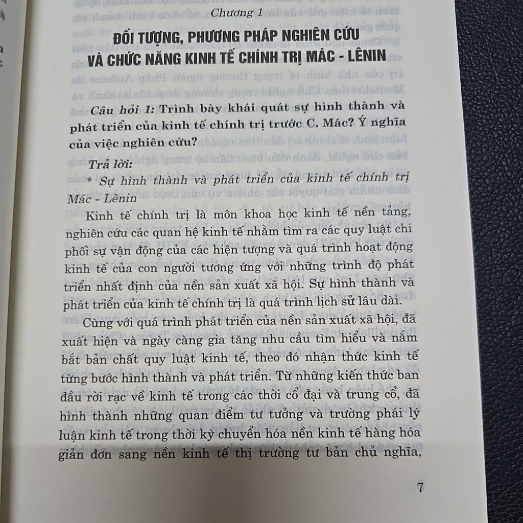 Sách - Hỏi đáp môn Kinh tế chính trị Mác Lênin (Dành cho bậc đại học hệ chuyên và không chuyên lý luận chính trị)