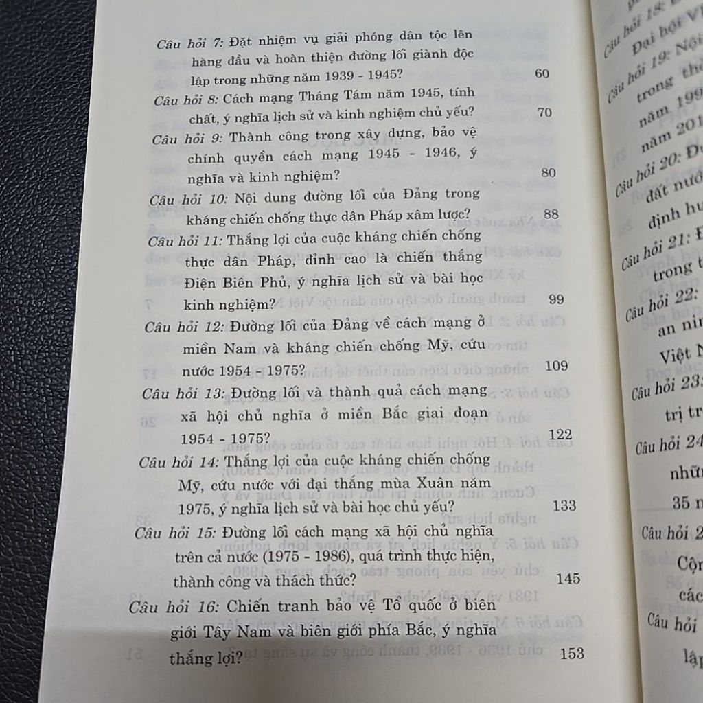 Sách - Hỏi đáp môn Lịch sử Đảng cộng sản Việt Nam (Dành cho bậc đại học hệ chuyên và không chuyên lý luận chính trị)
