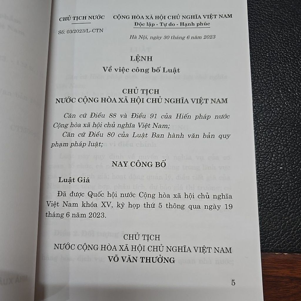Sách - Luật giá năm 2023 (NXB Chính trị quốc gia sự thật)