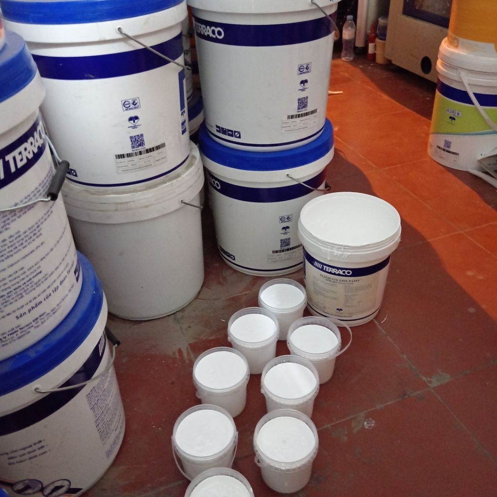 1kg Sơn kẻ vạch ô tô, sân cầu lông, pickle ball, bóng chuyền, bóng đá, lối đi, màu Trắng, màu Vàng