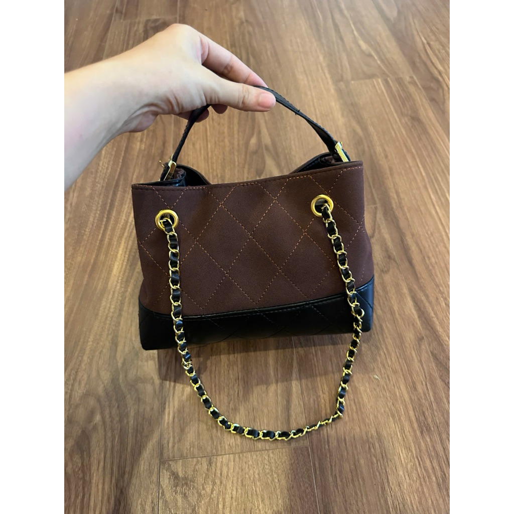 Túi xách công sở khoa xoay da lộn size 23cm cầm tay đeo vao đeo cheo sang chảnh