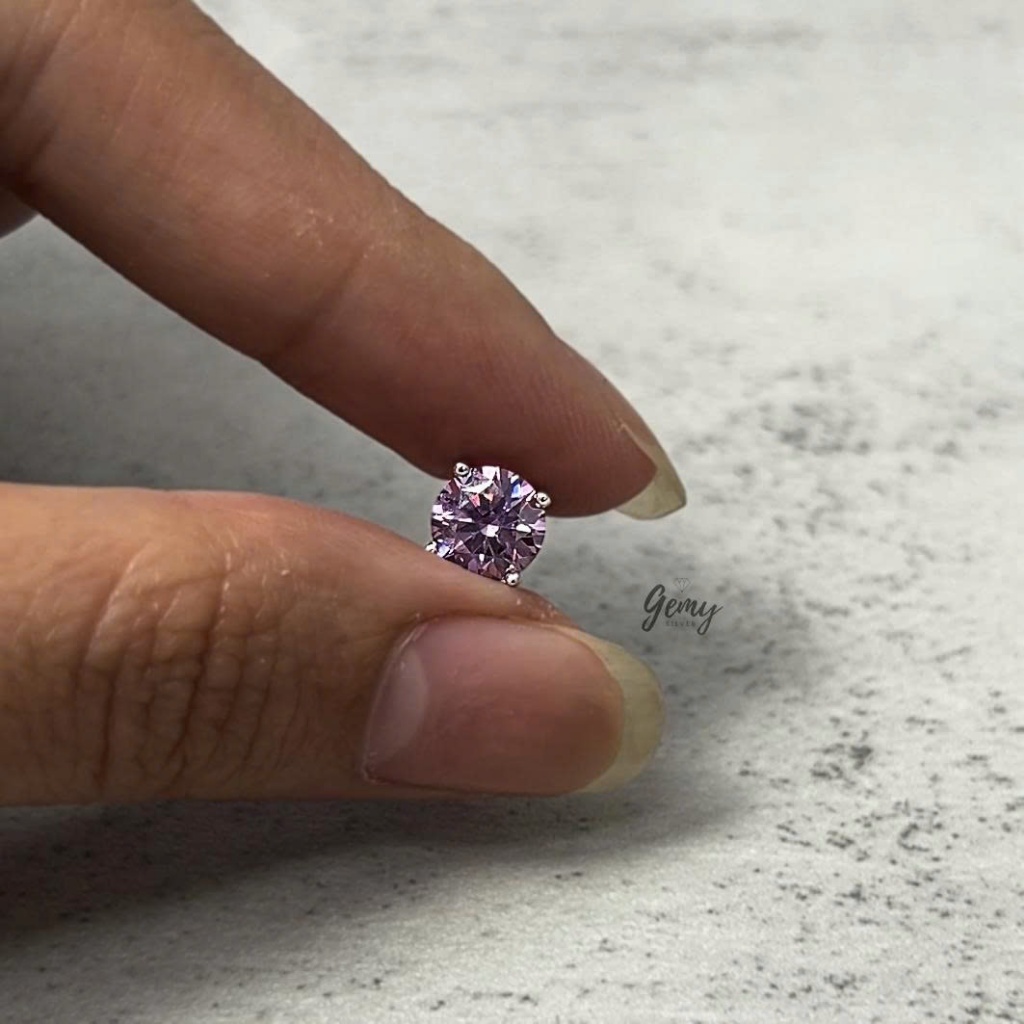 Khuyên tai bạc nam nụ đá Moissanite màu Lavender kèm thẻ đen và giấy chứng nhận GRA (1 chiếc) | GEMY SILVER KN160