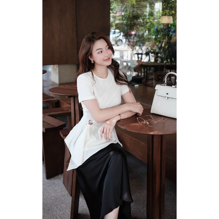 Áo Peplum Tà Rũ Cách Điệu Chất Kếp Dệt Màu Kem MACI MCAATTR0331 Thời Trang Nữ Thiết Kế Độc Quyền