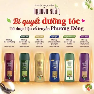 Dầu gội dược liệu Nguyên Xuân từ bưởi và bồ kết, giúp giảm rụng tóc, hết gàu và giảm ngứa