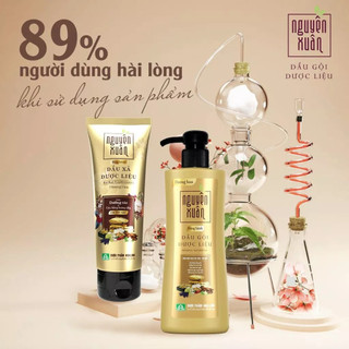 Dầu gội dược liệu Nguyên Xuân từ bưởi và bồ kết, giúp giảm rụng tóc, hết gàu và giảm ngứa