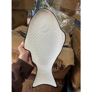 Đĩa Sứ Hình Con Cá Viền Đen Chịu Nhiệt Sâu Lòng Đường Kính 33.5 CM Siêu Đẹp