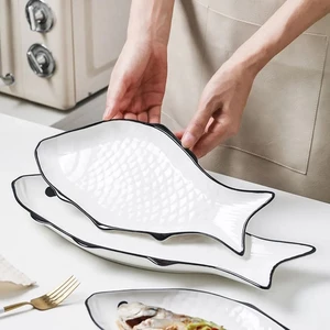 Đĩa Sứ Hình Con Cá Viền Đen Chịu Nhiệt Sâu Lòng Đường Kính 33.5 CM Siêu Đẹp