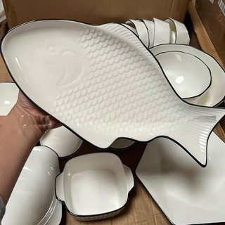 Đĩa Sứ Hình Con Cá Viền Đen Chịu Nhiệt Sâu Lòng Đường Kính 33.5 CM Siêu Đẹp